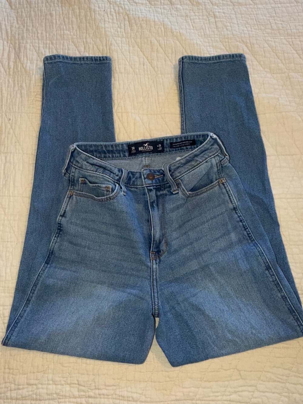 Hollister Women’s Curvy Ultra High-Rise Mom Jeans - Light Blue